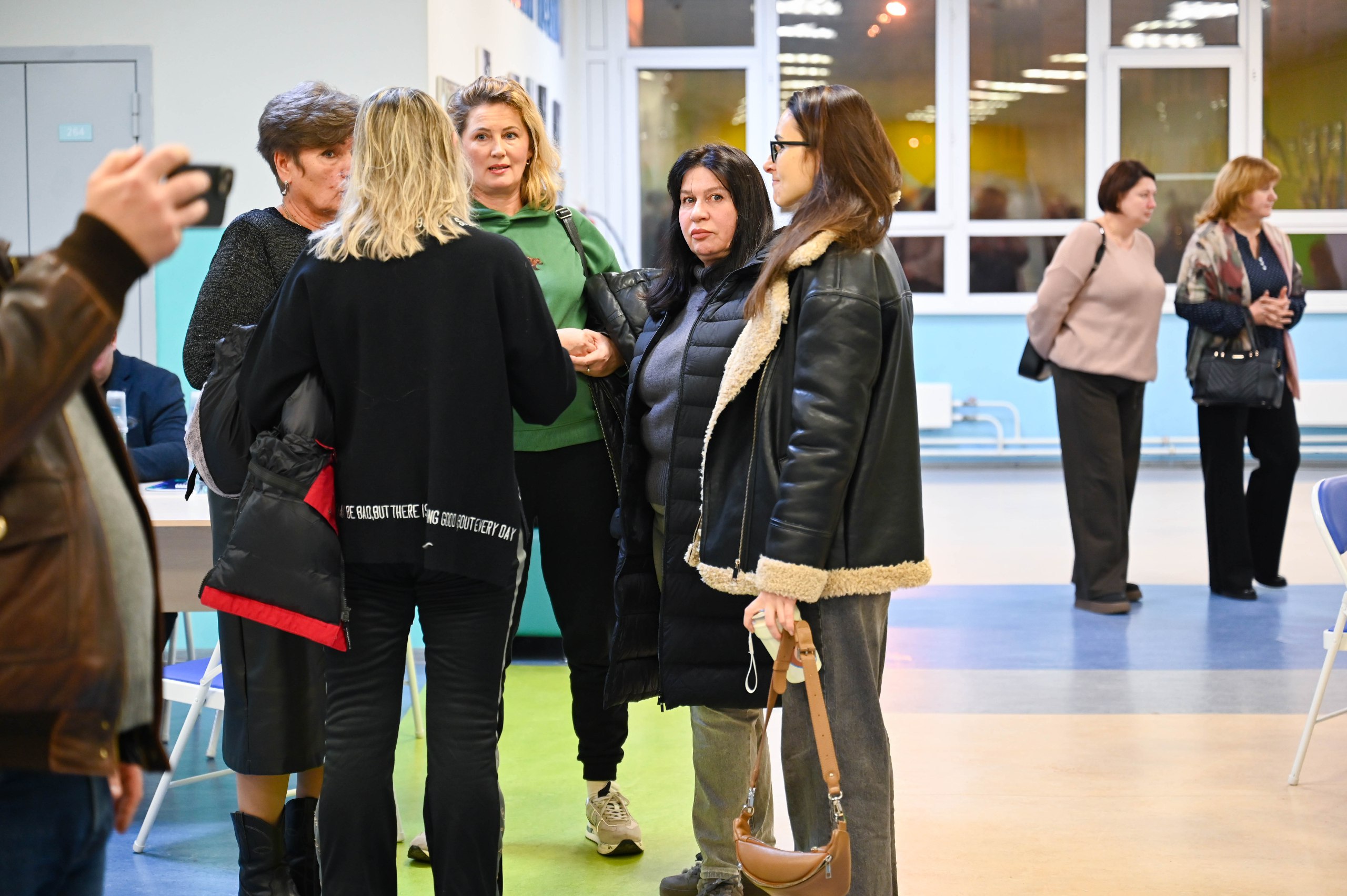 В Лопатинской школе прошла очередная встреча в формате «выездной администрации», в которой приняли участие глава Ленинского округа Станислав Каторов, его заместители, руководители профильных управлений администрации... В Лопатинской школе прошла очередная встреча в формате «выездной администрации», в которой приняли участие глава Ленинского округа Станислав Каторов, его заместители, руководители профильных управлений администрации...