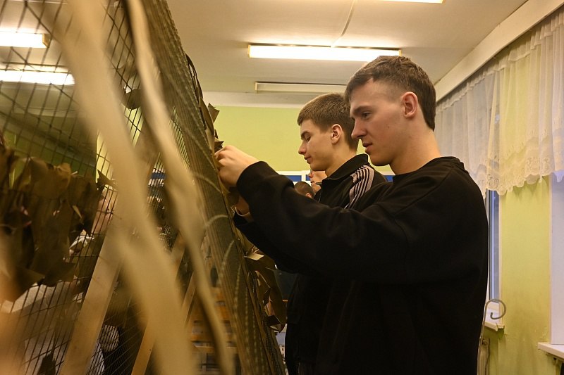 В рамках Всероссийской акции #Спасибо_Героям, приуроченной ко Дню Героев Отечества и проекта «Успех V Единстве поколений» партии «Единая Россия», Воскресенский колледж стал площадкой для важного мастер-класса по плетению... В рамках Всероссийской акции #Спасибо_Героям, приуроченной ко Дню Героев Отечества и проекта «Успех V Единстве поколений» партии «Единая Россия», Воскресенский колледж стал площадкой для важного мастер-класса по плетению...