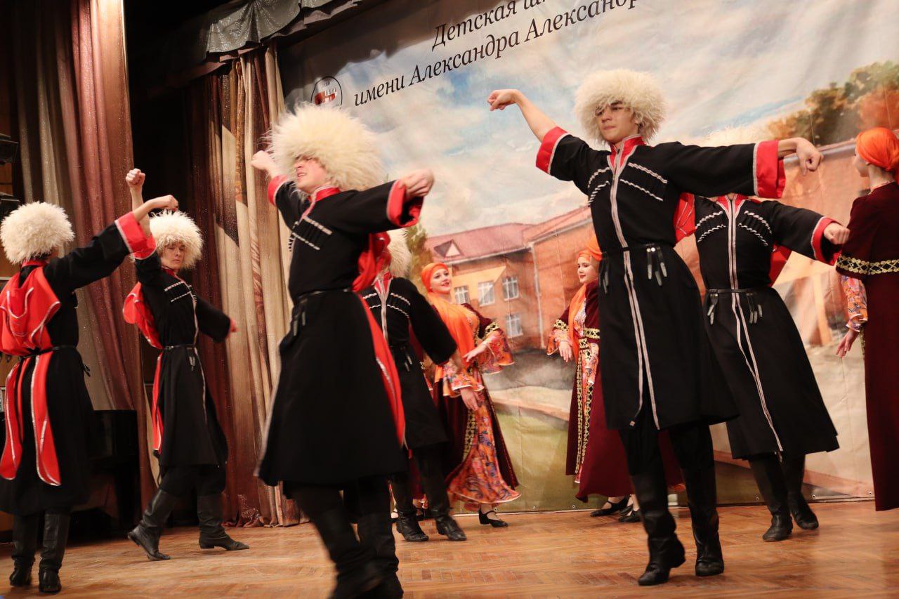 Детская школа искусств имени А.А. Алябьева отметила 60-летний юбилей Детская школа искусств имени А.А. Алябьева отметила 60-летний юбилей