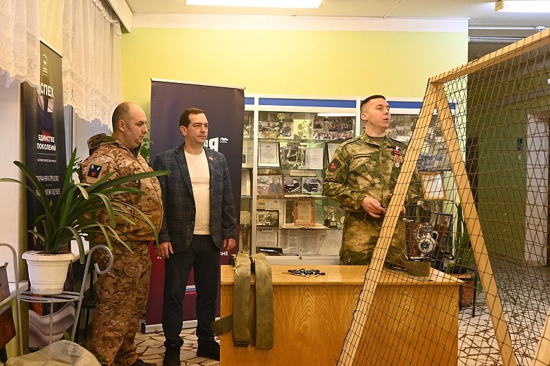 В рамках Всероссийской акции #Спасибо_Героям, приуроченной ко Дню Героев Отечества и проекта «Успех V Единстве поколений» партии «Единая Россия», Воскресенский колледж стал площадкой для важного мастер-класса по плетению... В рамках Всероссийской акции #Спасибо_Героям, приуроченной ко Дню Героев Отечества и проекта «Успех V Единстве поколений» партии «Единая Россия», Воскресенский колледж стал площадкой для важного мастер-класса по плетению...