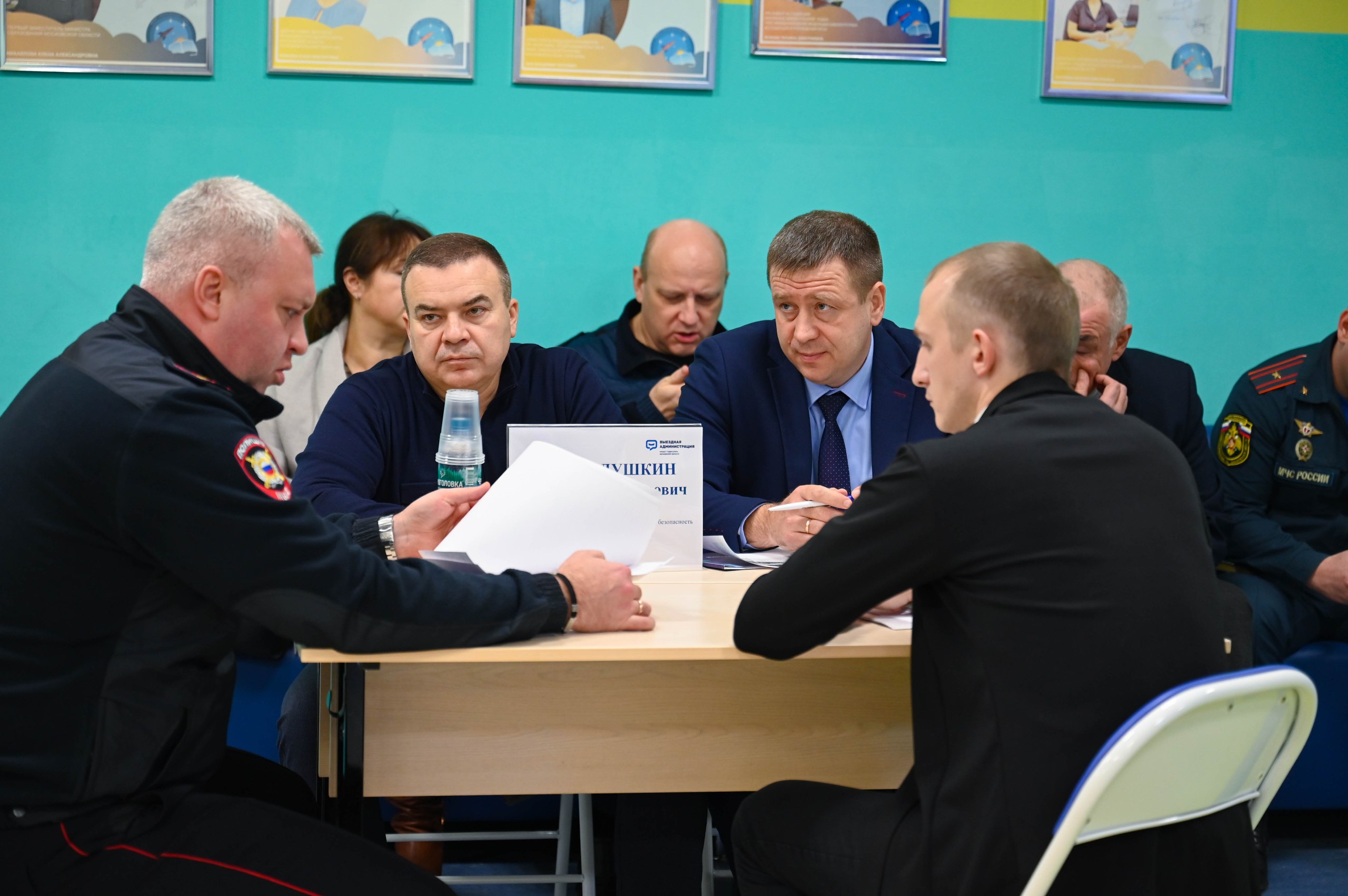 В Лопатинской школе прошла очередная встреча в формате «выездной администрации», в которой приняли участие глава Ленинского округа Станислав Каторов, его заместители, руководители профильных управлений администрации... В Лопатинской школе прошла очередная встреча в формате «выездной администрации», в которой приняли участие глава Ленинского округа Станислав Каторов, его заместители, руководители профильных управлений администрации...