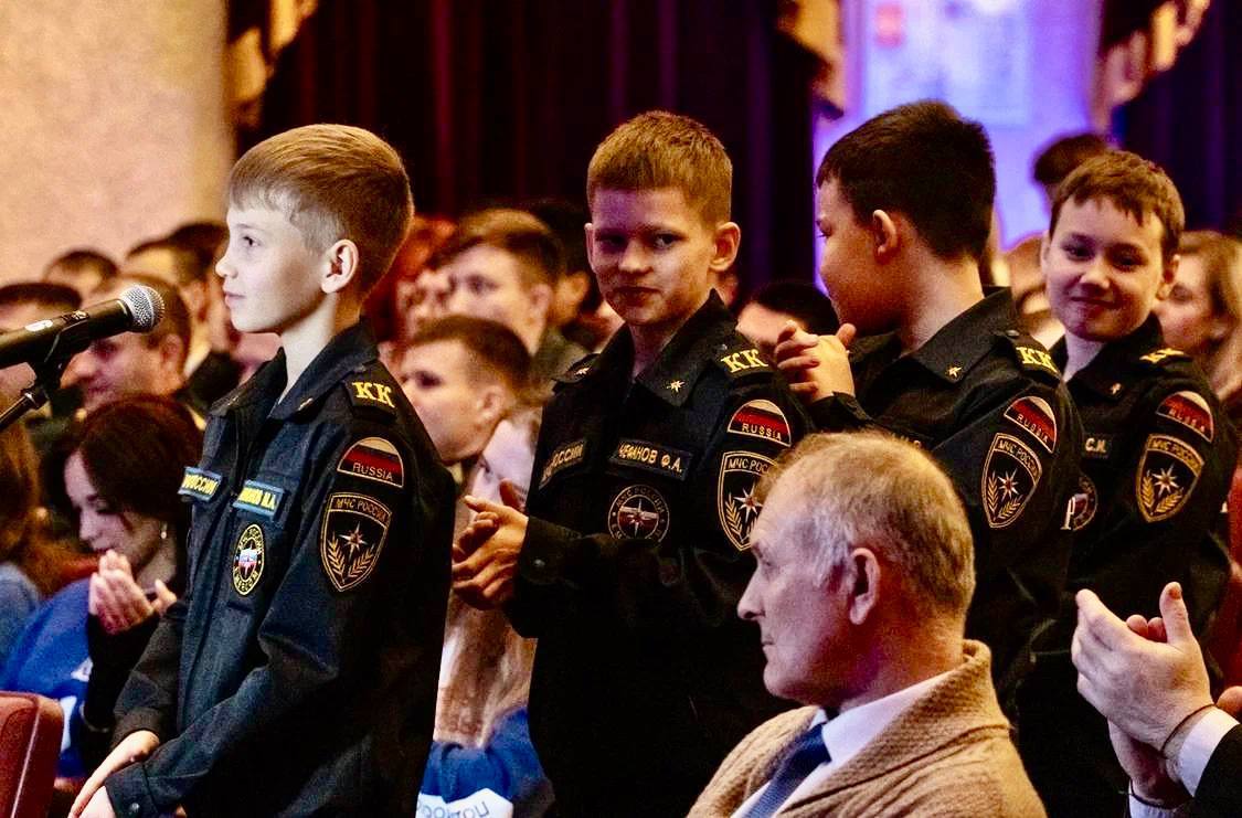 9 декабря наша страна ежегодно отмечает День Героев Отечества! В этот день мы чествуем Героев Советского Союза, Героев Российской Федерации, кавалеров ордена Святого Георгия и ордена Славы 9 декабря наша страна ежегодно отмечает День Героев Отечества! В этот день мы чествуем Героев Советского Союза, Героев Российской Федерации, кавалеров ордена Святого Георгия и ордена Славы