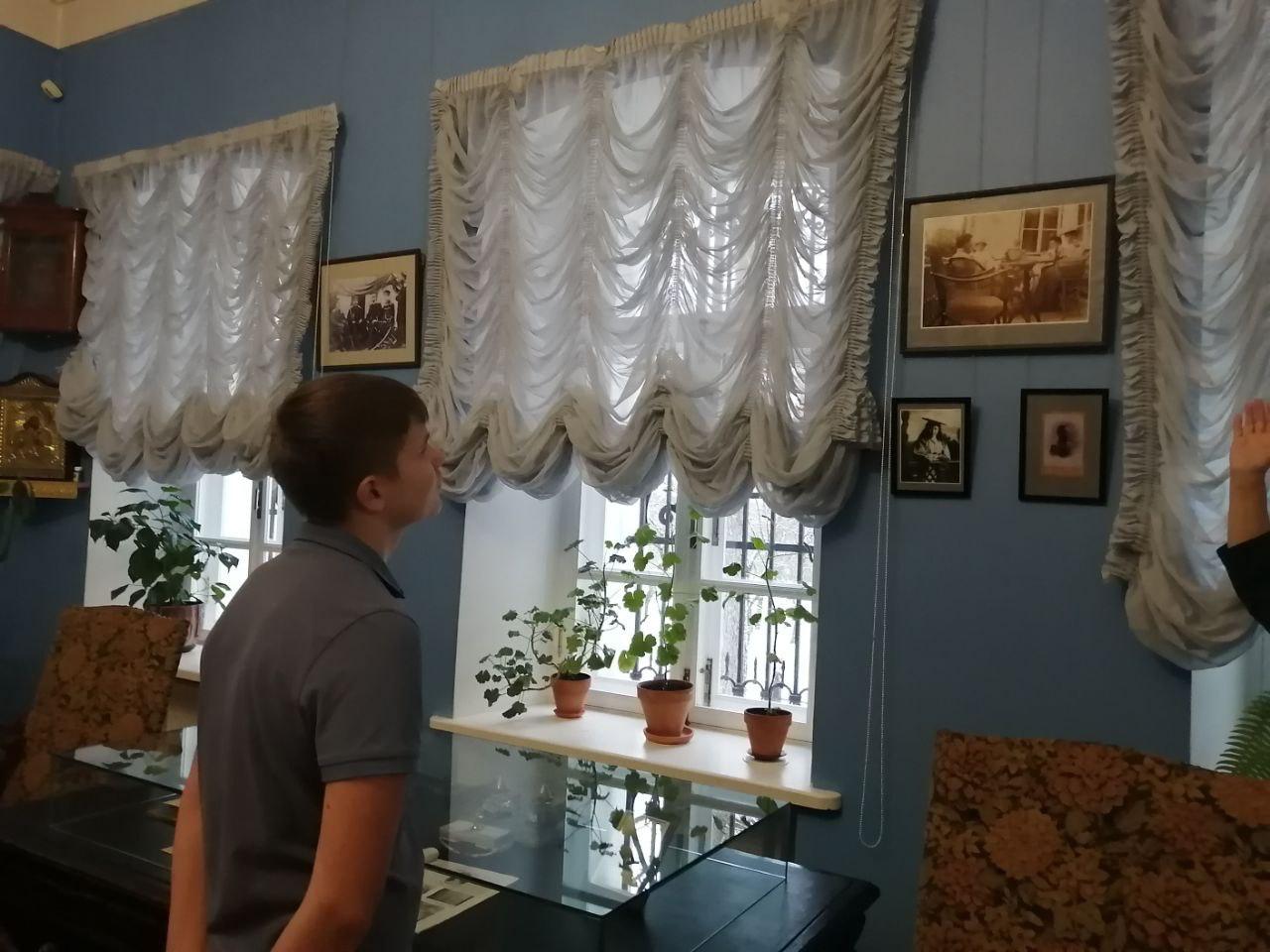 В рамках недели функциональной грамотности , учащиеся 5Ж, 9В и 9Е классов посетили музей «Усадьба Лопасня–Зачатьевское» и погрузились в атмосферу старинного дворянского поместья В рамках недели функциональной грамотности , учащиеся 5Ж, 9В и 9Е классов посетили музей «Усадьба Лопасня–Зачатьевское» и погрузились в атмосферу старинного дворянского поместья