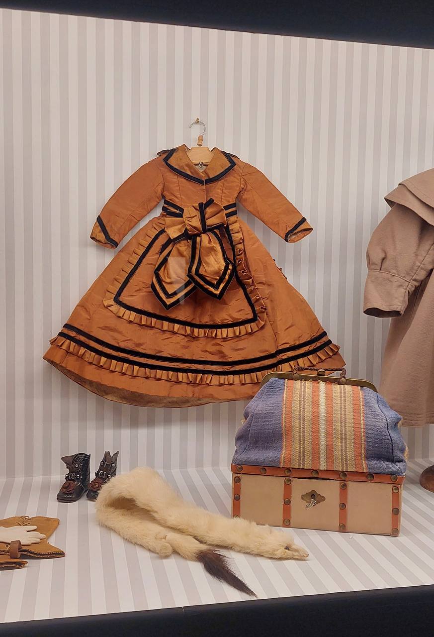 Наша кукла в Пушкинском!. Предметы из постоянной экспозиции «Люберецкий Эрмитаж» сейчас представлены на выставке «Августейшие. Куклы» в Пушкинском музее Наша кукла в Пушкинском!. Предметы из постоянной экспозиции «Люберецкий Эрмитаж» сейчас представлены на выставке «Августейшие. Куклы» в Пушкинском музее