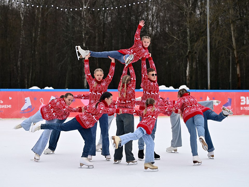 Ледовое шоу и массовое катание: каток в парке Островского открывает сезон в Ступино Ледовое шоу и массовое катание: каток в парке Островского открывает сезон в Ступино