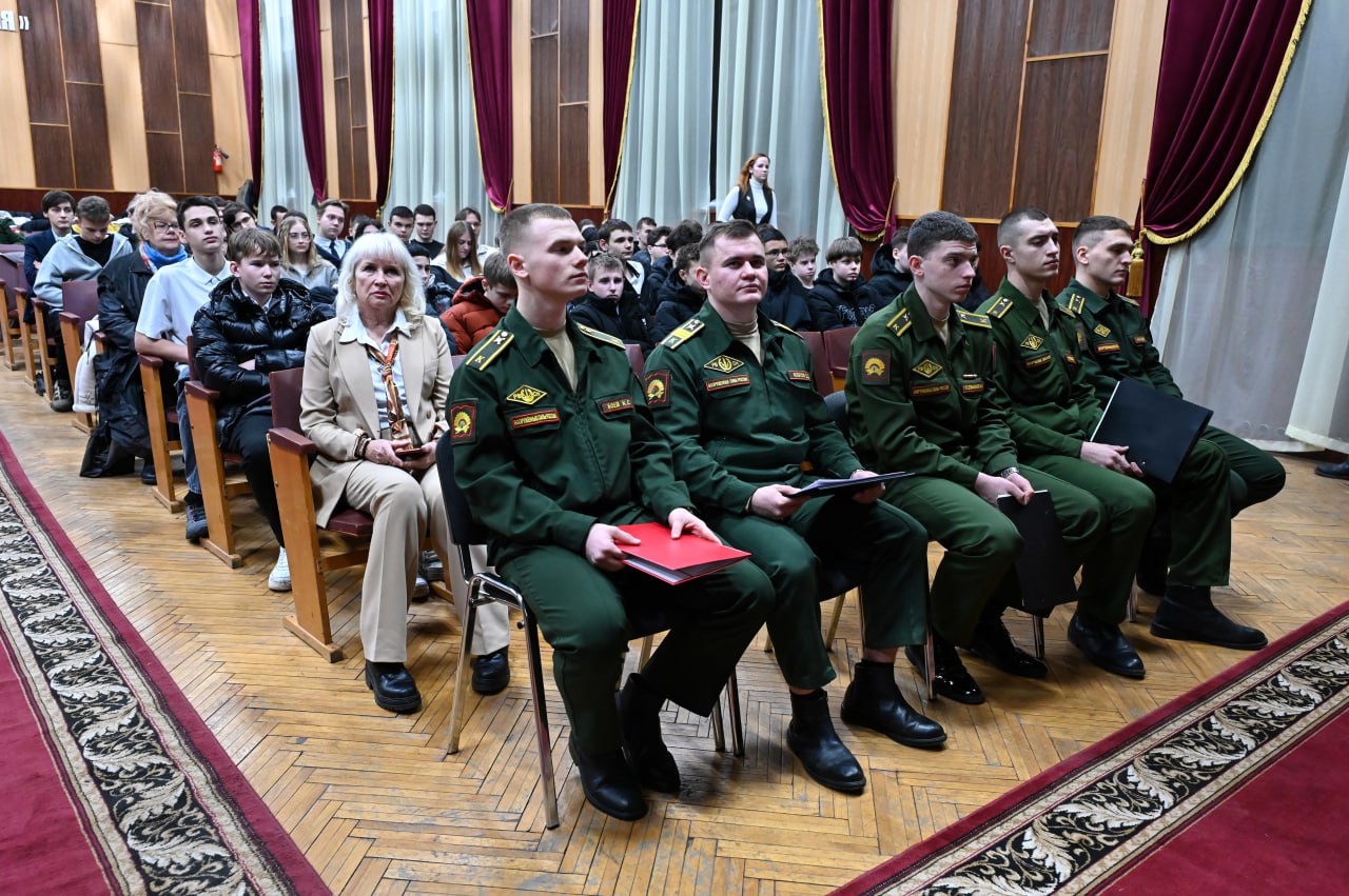 «Ракетные войска — надёжный щит»: старшеклассники Серпухова познакомились с военной профессией «Ракетные войска — надёжный щит»: старшеклассники Серпухова познакомились с военной профессией