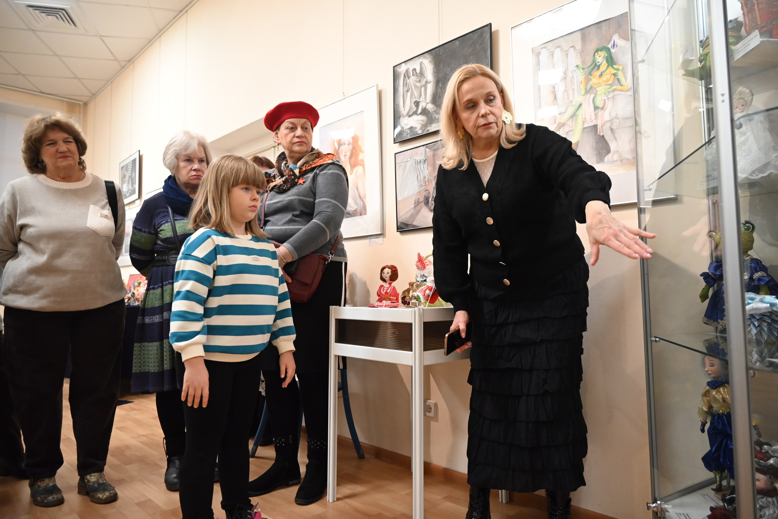 В Историко-культурном центре открылась выставка «Кукольный мир», где представили работы участниц арт-студии «Абажур» из проекта «Активное долголетие», инициированного губернатором Московской области Андреем Воробьевым В Историко-культурном центре открылась выставка «Кукольный мир», где представили работы участниц арт-студии «Абажур» из проекта «Активное долголетие», инициированного губернатором Московской области Андреем Воробьевым