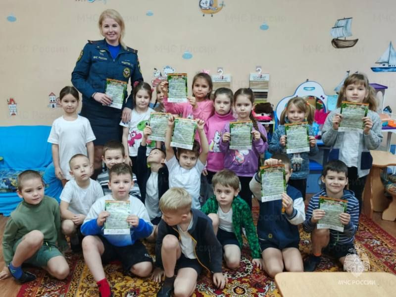 Юным жителям Оболенска рассказали о правилах безопасности в новогодние праздники