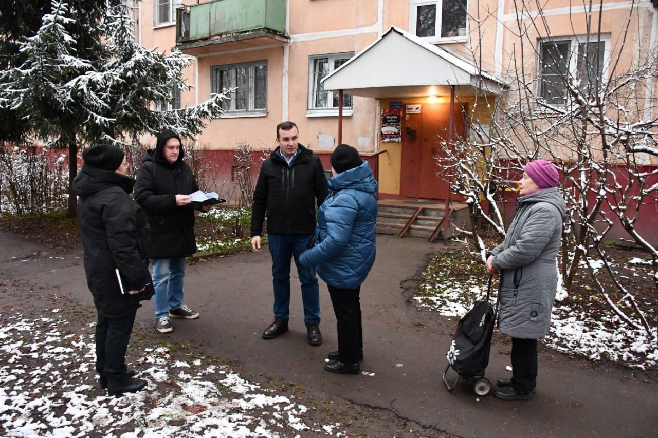 В Жуковском по адресу Дугина 27 и 29 провели встречу с жителями по вопросам благоустройства двора на следующий год В Жуковском по адресу Дугина 27 и 29 провели встречу с жителями по вопросам благоустройства двора на следующий год