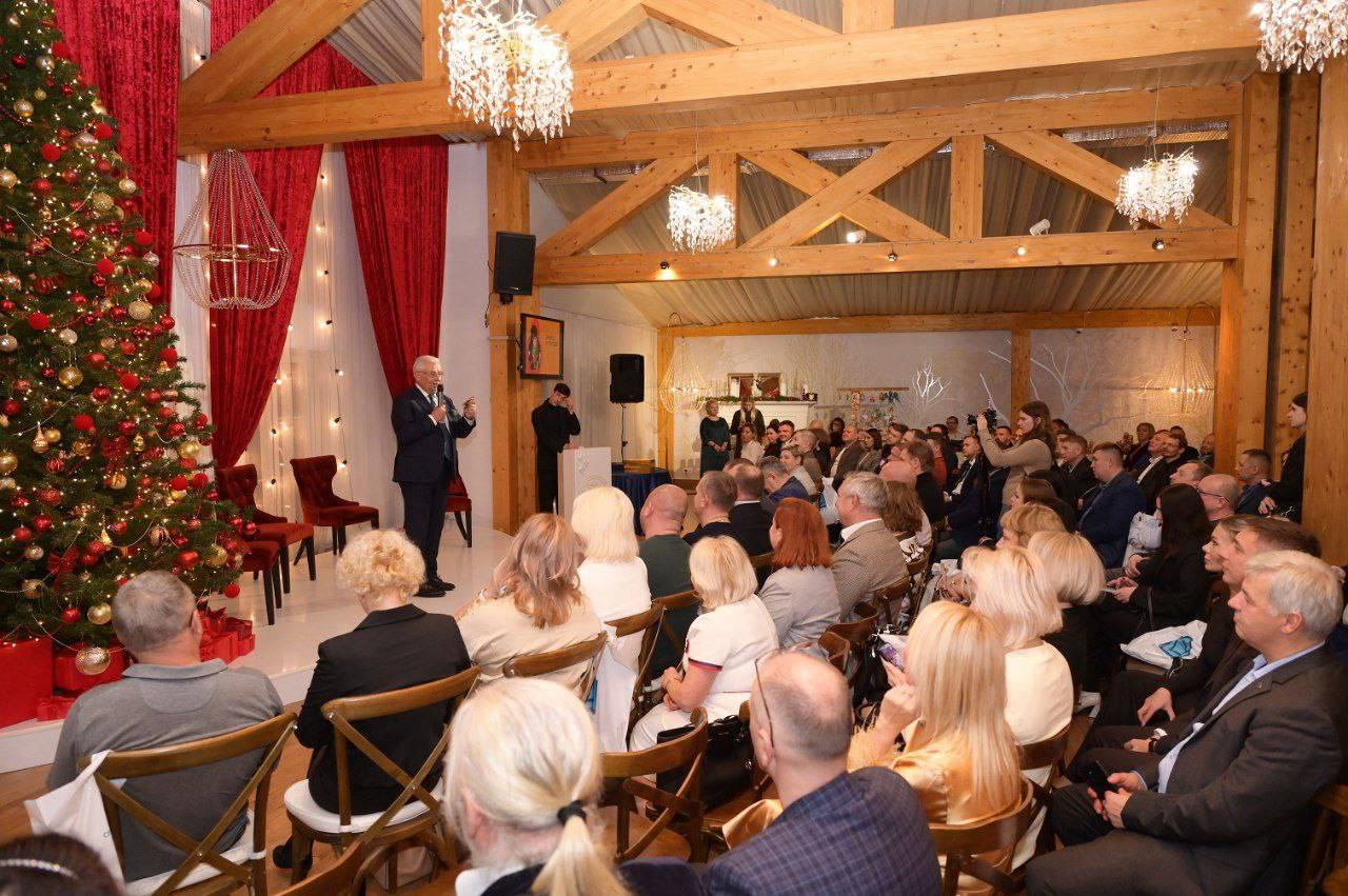 «Бизнес в городе» — это уже традиционная встреча, организованная нашей Торгово-Промышленной палатой, с предпринимателями, на которой мы подводим итоги года и награждаем самых активных представителей бизнес-сообщества «Бизнес в городе» — это уже традиционная встреча, организованная нашей Торгово-Промышленной палатой, с предпринимателями, на которой мы подводим итоги года и награждаем самых активных представителей бизнес-сообщества