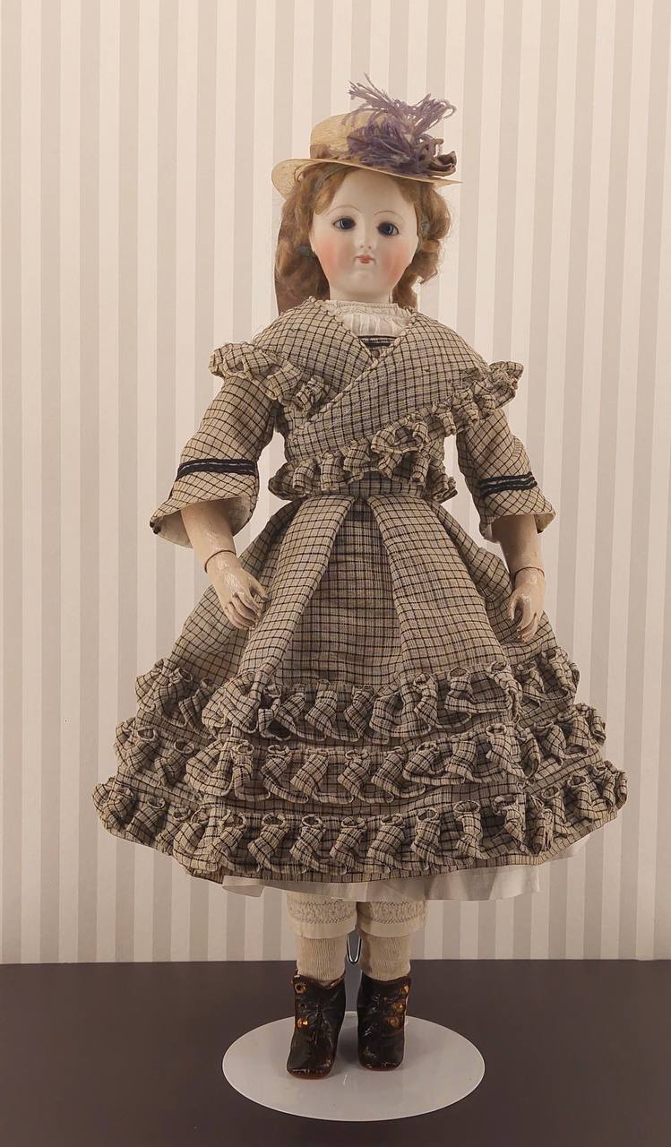 Наша кукла в Пушкинском!. Предметы из постоянной экспозиции «Люберецкий Эрмитаж» сейчас представлены на выставке «Августейшие. Куклы» в Пушкинском музее Наша кукла в Пушкинском!. Предметы из постоянной экспозиции «Люберецкий Эрмитаж» сейчас представлены на выставке «Августейшие. Куклы» в Пушкинском музее