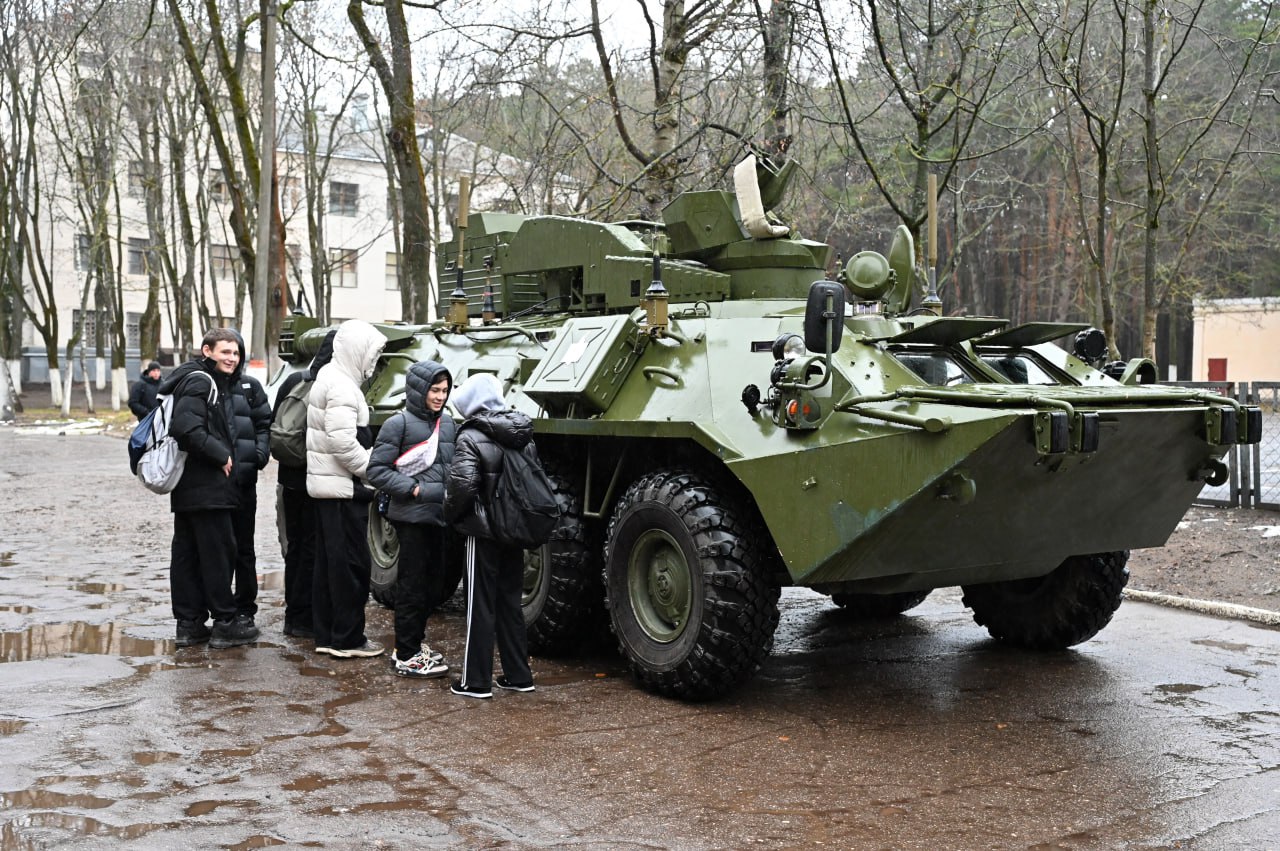 «Ракетные войска — надёжный щит»: старшеклассники Серпухова познакомились с военной профессией «Ракетные войска — надёжный щит»: старшеклассники Серпухова познакомились с военной профессией