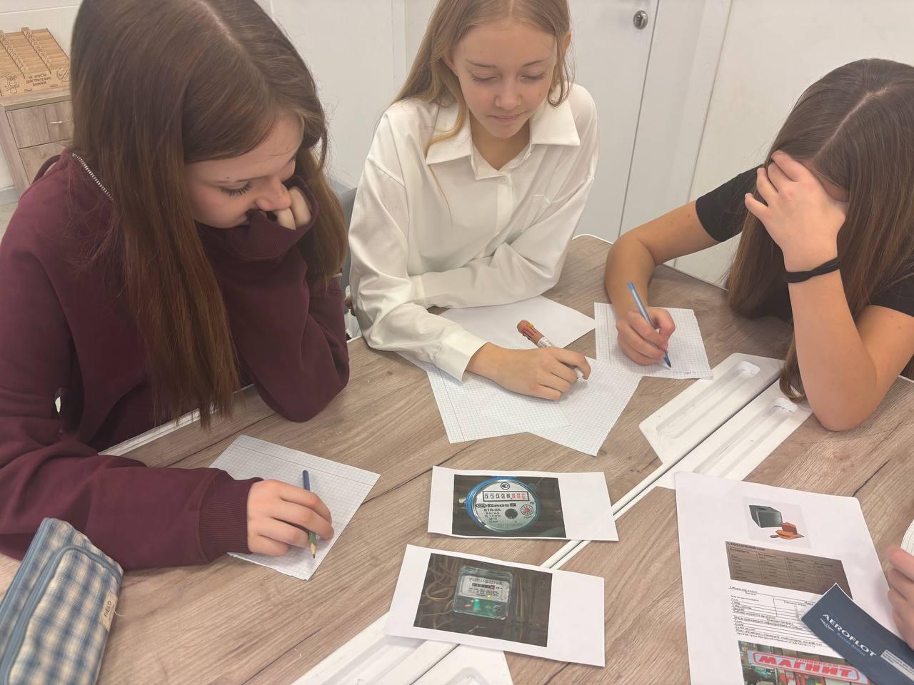 В рамках недели функциональной грамотности , учащиеся 5Ж, 9В и 9Е классов посетили музей «Усадьба Лопасня–Зачатьевское» и погрузились в атмосферу старинного дворянского поместья В рамках недели функциональной грамотности , учащиеся 5Ж, 9В и 9Е классов посетили музей «Усадьба Лопасня–Зачатьевское» и погрузились в атмосферу старинного дворянского поместья