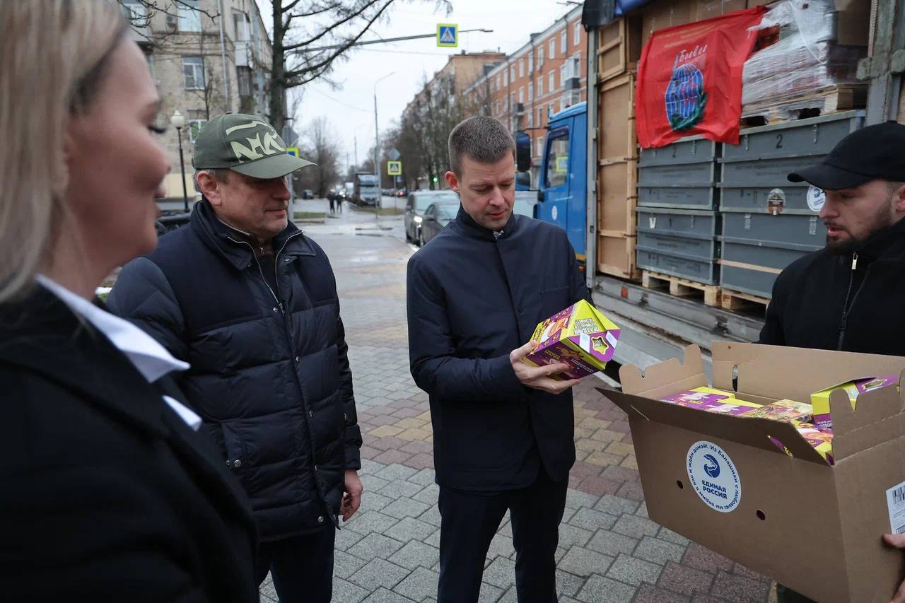 Сергей Юров: 12 тонн гуманитарной помощи нашим защитникам и жителям новых территорий Сергей Юров: 12 тонн гуманитарной помощи нашим защитникам и жителям новых территорий