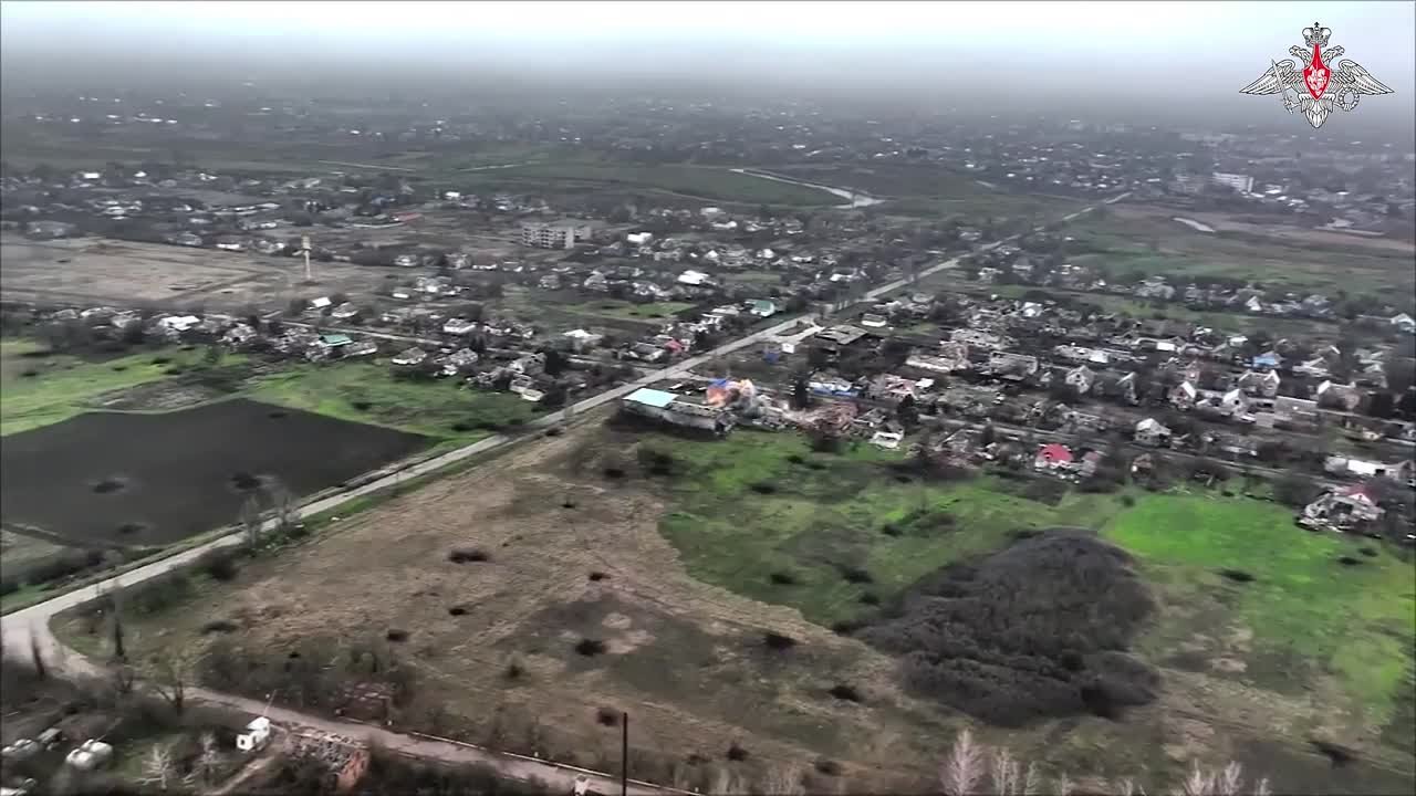 Операторы подразделений войск беспилотных систем группировки «Восток» выявили укреплённые опорные пункты противника в районе населённого пункта Гуляйполе и передали координаты целей для уничтожения артиллеристам