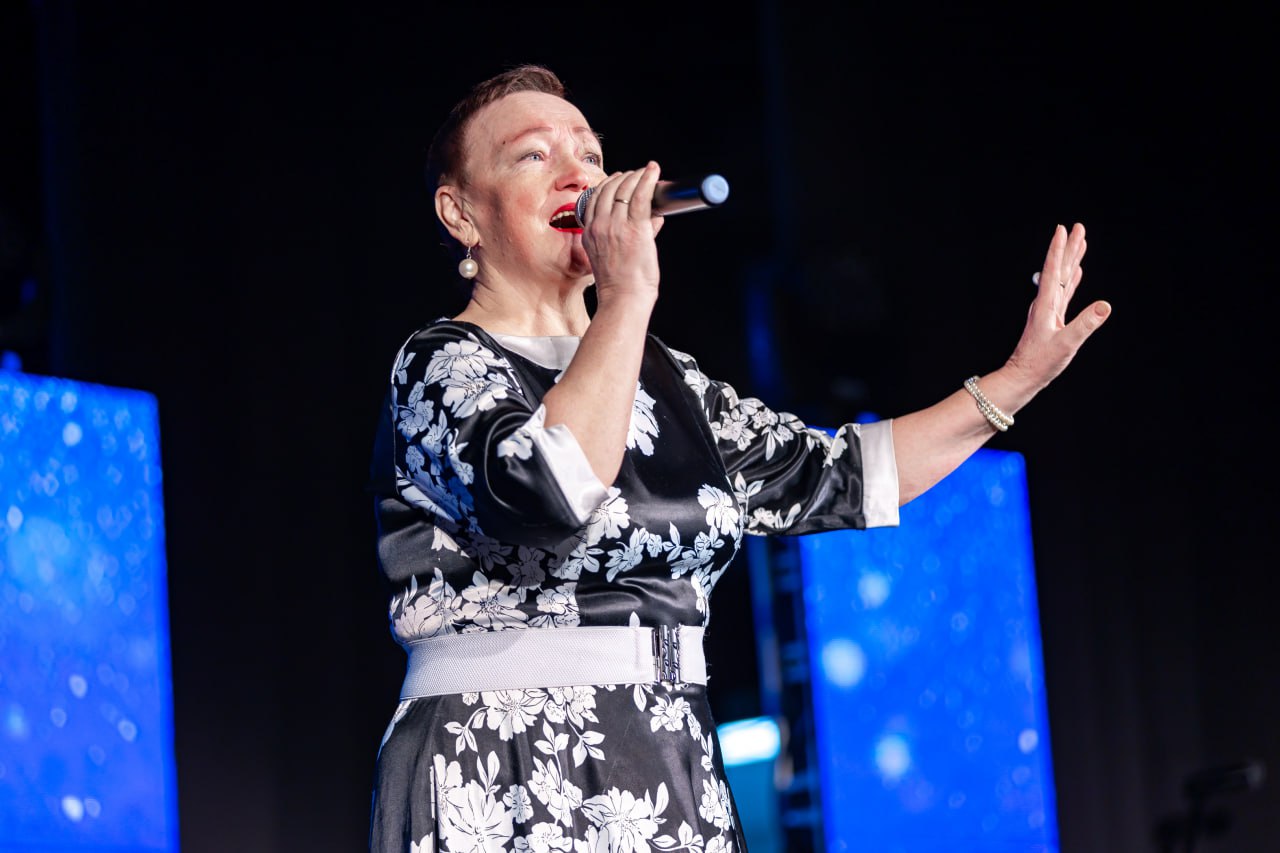 «Новый год к нам мчится!». В преддверии главного праздника зимы в ДК на пл. Пушкина прошла яркая и насыщенная шоу-программа, которая собрала участников проекта «Активное долголетие» и подарила им по-настоящему праздничное... «Новый год к нам мчится!». В преддверии главного праздника зимы в ДК на пл. Пушкина прошла яркая и насыщенная шоу-программа, которая собрала участников проекта «Активное долголетие» и подарила им по-настоящему праздничное...