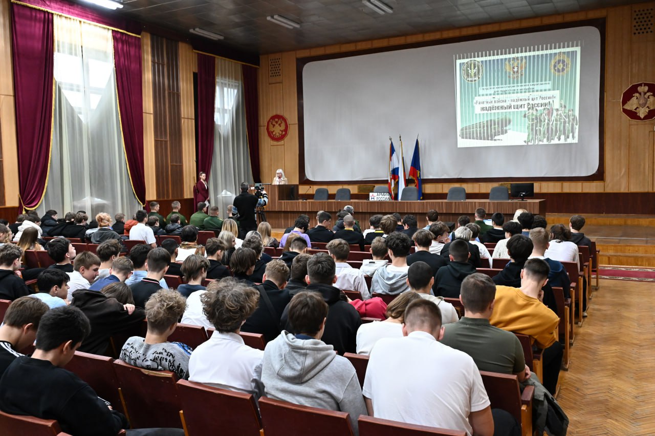 «Ракетные войска — надёжный щит»: старшеклассники Серпухова познакомились с военной профессией «Ракетные войска — надёжный щит»: старшеклассники Серпухова познакомились с военной профессией