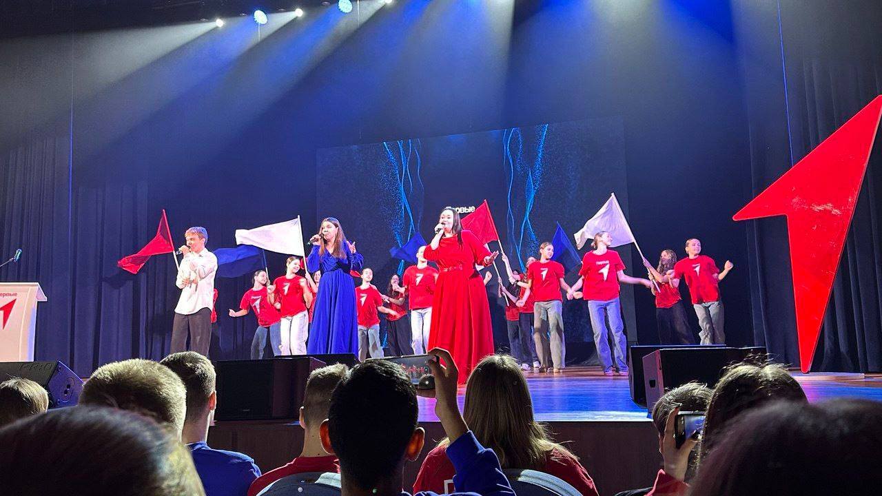 В Культурно-досуговом центре «Дом офицеров» в Монино было по-настоящему ярко и грандиозно, там состоялась итоговая конференция регионального отделения Движения Первых Московской области В Культурно-досуговом центре «Дом офицеров» в Монино было по-настоящему ярко и грандиозно, там состоялась итоговая конференция регионального отделения Движения Первых Московской области