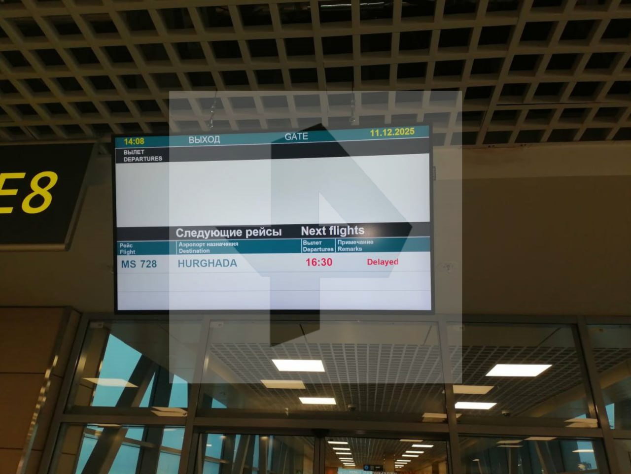 Около 300 пассажиров, среди которых десятки семей с детьми, уже 15 часов не могут вылететь из Москвы в Хургаду Около 300 пассажиров, среди которых десятки семей с детьми, уже 15 часов не могут вылететь из Москвы в Хургаду