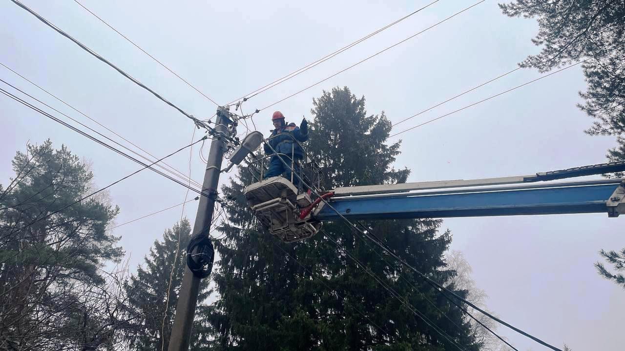 Специалисты «Мособлэнерго» модернизировали воздушную линию электропередачи в пос