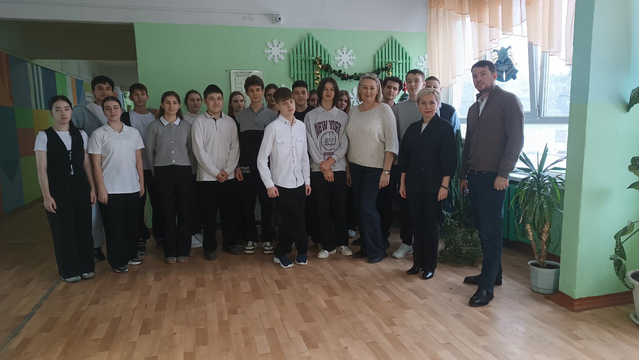 Совместно с начальником управления экономики Дмитрием Дмитриевичем Бирюковым приняла участие в проведении урока на тему «Бюджет семьи», посвященного основам планирования семейного бюджета