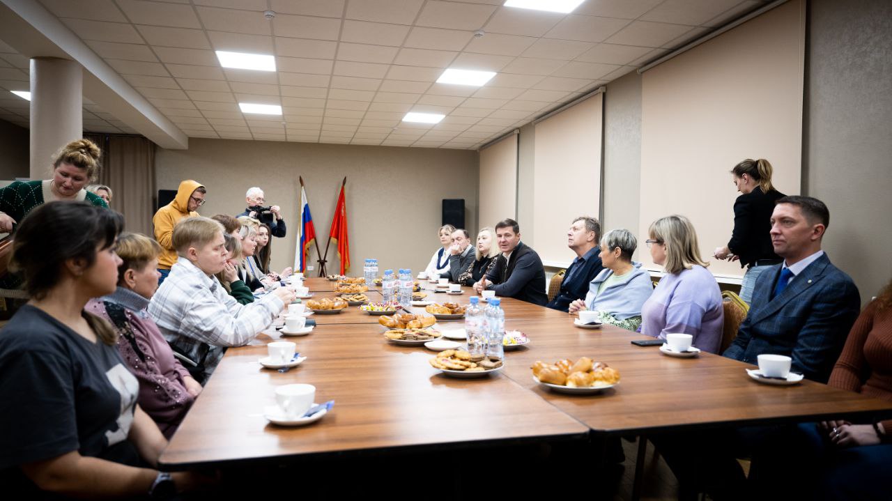 Владимир Волков: В Дзержинском встретились с близкими участников специальной военной операции Владимир Волков: В Дзержинском встретились с близкими участников специальной военной операции