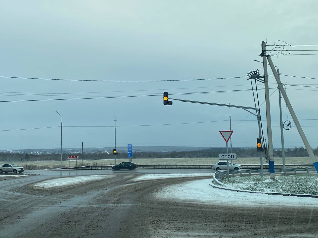 В районе деревни Калиново на автодороге «Серпухов — Протвино» с 11 декабря начнет работать новый светофорный объект В районе деревни Калиново на автодороге «Серпухов — Протвино» с 11 декабря начнет работать новый светофорный объект