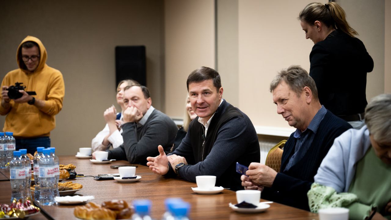 Владимир Волков: В Дзержинском встретились с близкими участников специальной военной операции Владимир Волков: В Дзержинском встретились с близкими участников специальной военной операции