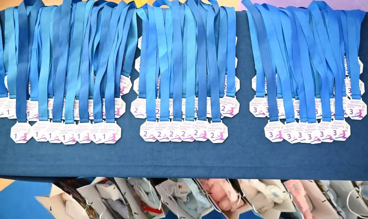 В Видновской средней общеобразовательной школе № 10 состоялось открытое первенство по художественной гимнастике, в котором приняли участие 165 спортсменов из Краснознаменска, Серпухова, Химок и Ленинского округа В Видновской средней общеобразовательной школе № 10 состоялось открытое первенство по художественной гимнастике, в котором приняли участие 165 спортсменов из Краснознаменска, Серпухова, Химок и Ленинского округа