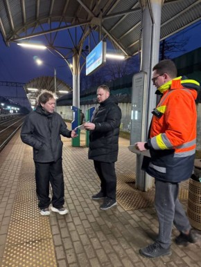9 декабря на станции Мамонтовская провели профилактический рейд, направленный на соблюдение правил безопасности на объектах железнодорожной инфраструктуры