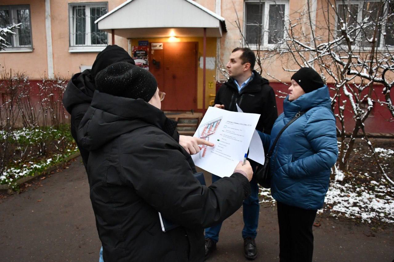 В Жуковском по адресу Дугина 27 и 29 провели встречу с жителями по вопросам благоустройства двора на следующий год В Жуковском по адресу Дугина 27 и 29 провели встречу с жителями по вопросам благоустройства двора на следующий год