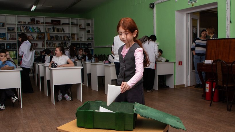 Солнечногорские школьники почтили память Героев Отечества Солнечногорские школьники почтили память Героев Отечества