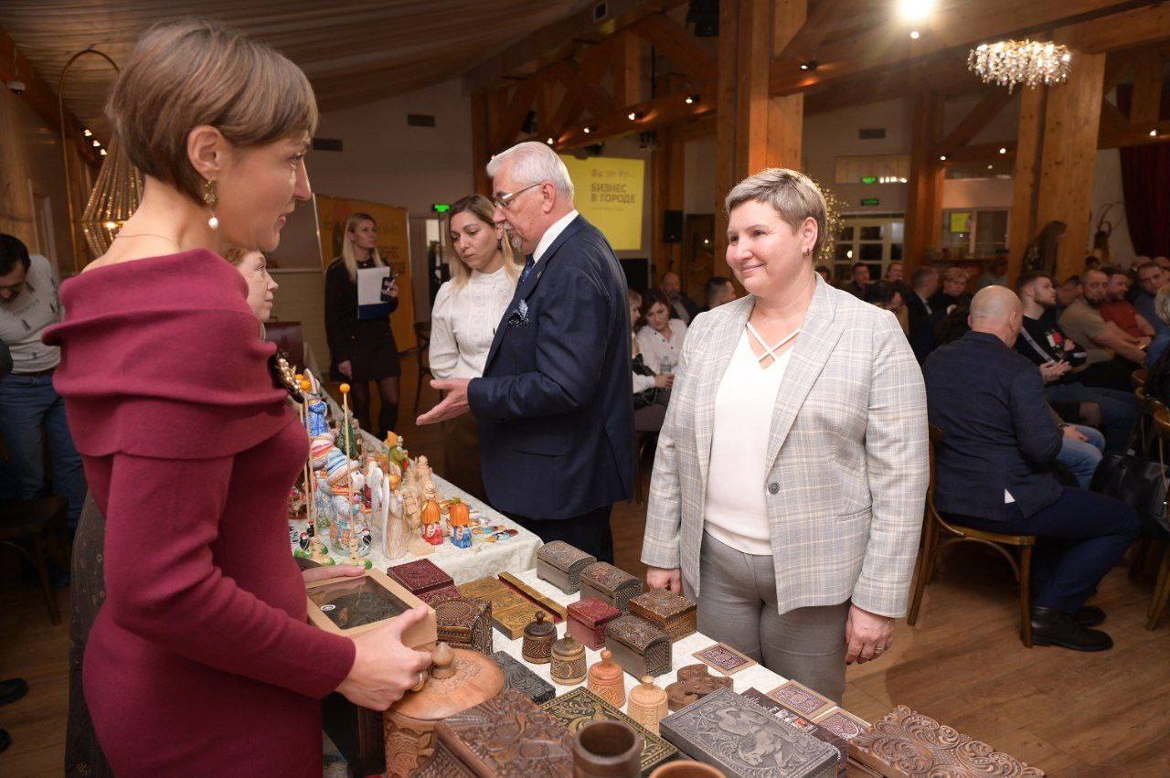 «Бизнес в городе» — это уже традиционная встреча, организованная нашей Торгово-Промышленной палатой, с предпринимателями, на которой мы подводим итоги года и награждаем самых активных представителей бизнес-сообщества «Бизнес в городе» — это уже традиционная встреча, организованная нашей Торгово-Промышленной палатой, с предпринимателями, на которой мы подводим итоги года и награждаем самых активных представителей бизнес-сообщества