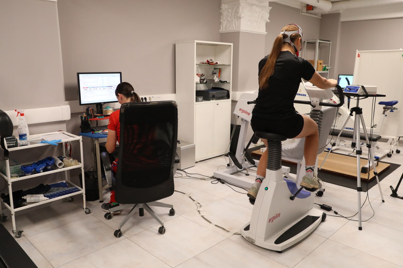 Регбистки из Долгопрудного прошли тестирование в лаборатории МФТИ Регбистки из Долгопрудного прошли тестирование в лаборатории МФТИ