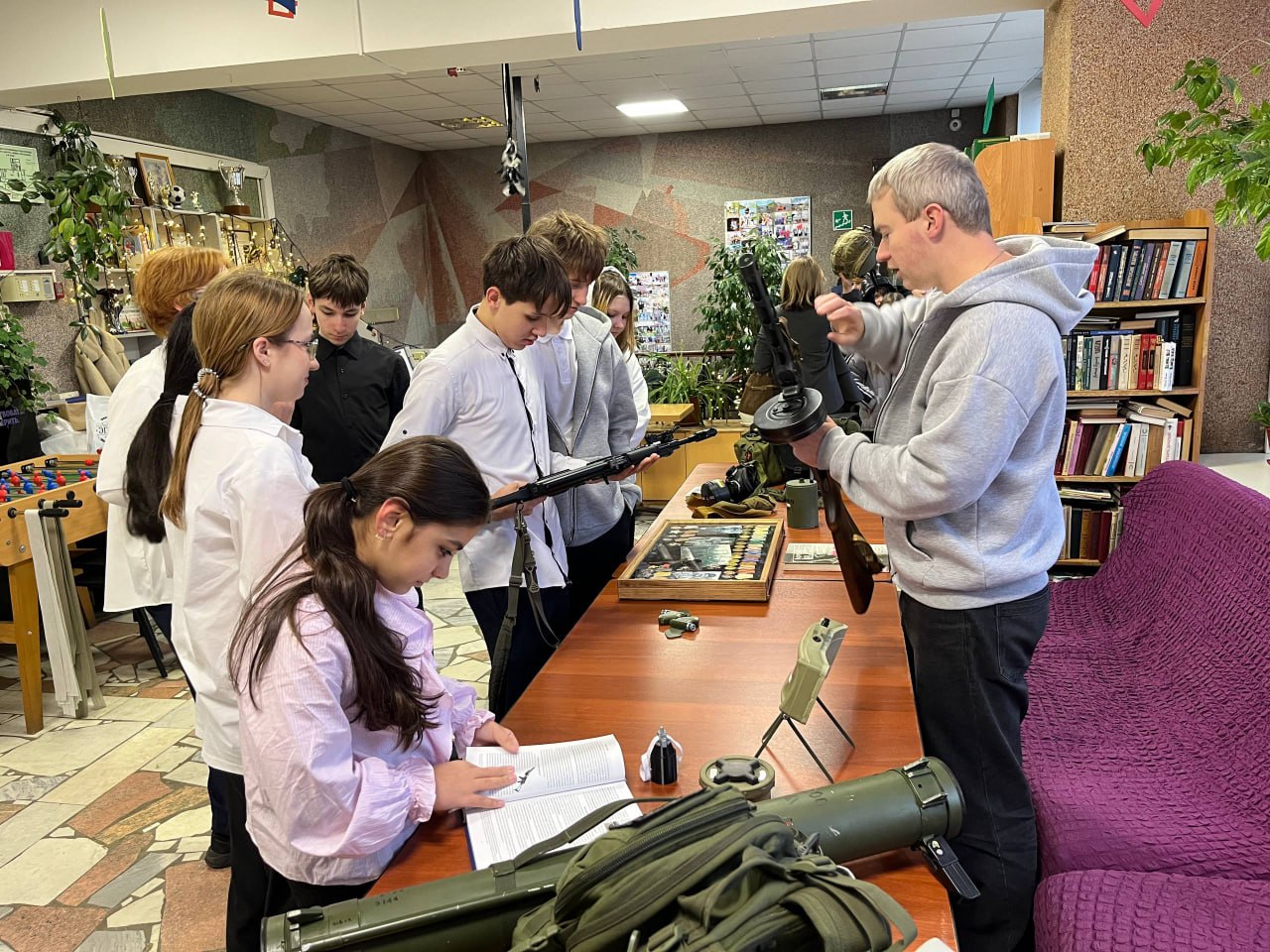 Урок мужества для волонтеров Люберец провел ветеран СВО Урок мужества для волонтеров Люберец провел ветеран СВО