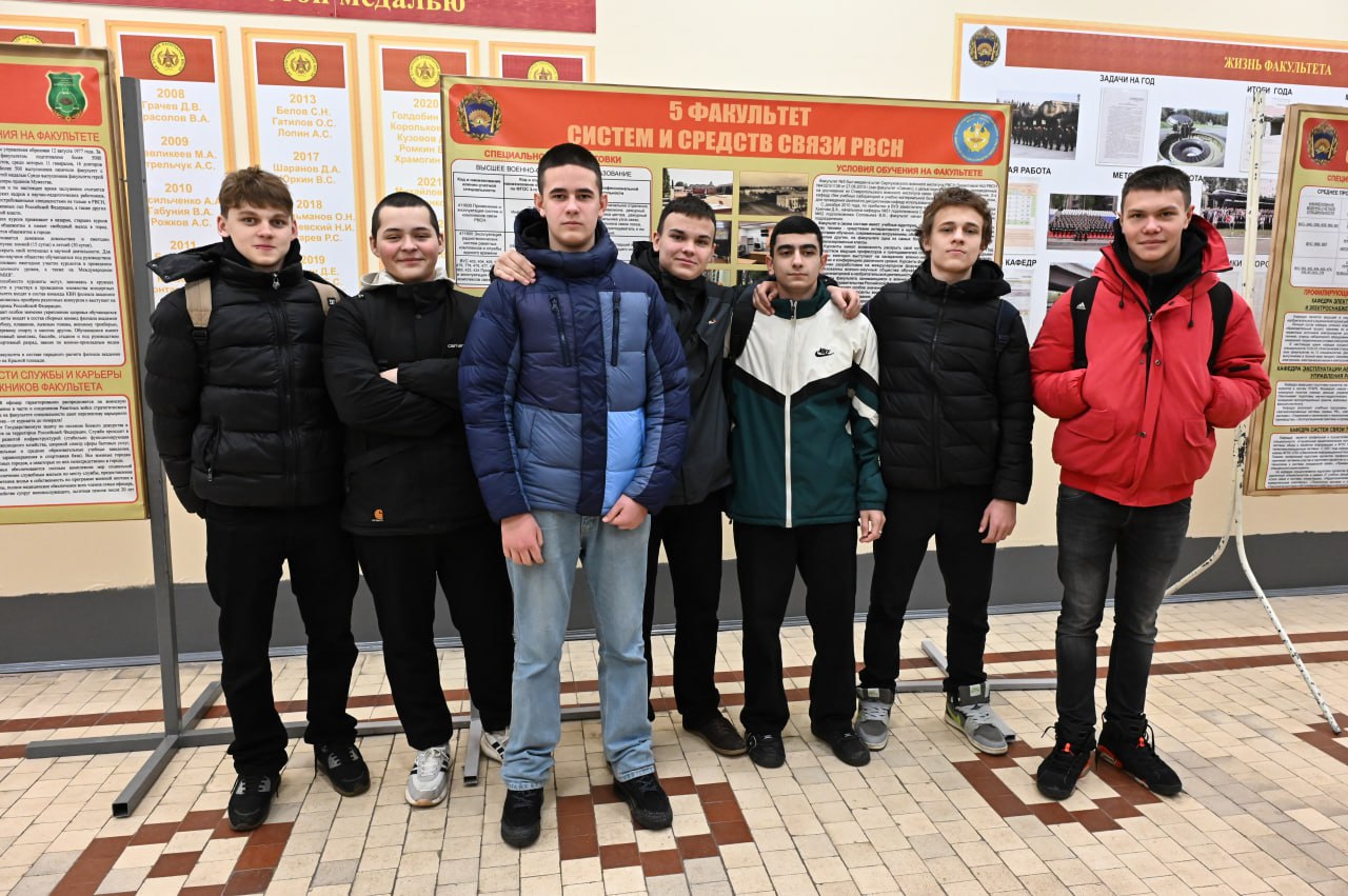 «Ракетные войска — надёжный щит»: старшеклассники Серпухова познакомились с военной профессией «Ракетные войска — надёжный щит»: старшеклассники Серпухова познакомились с военной профессией