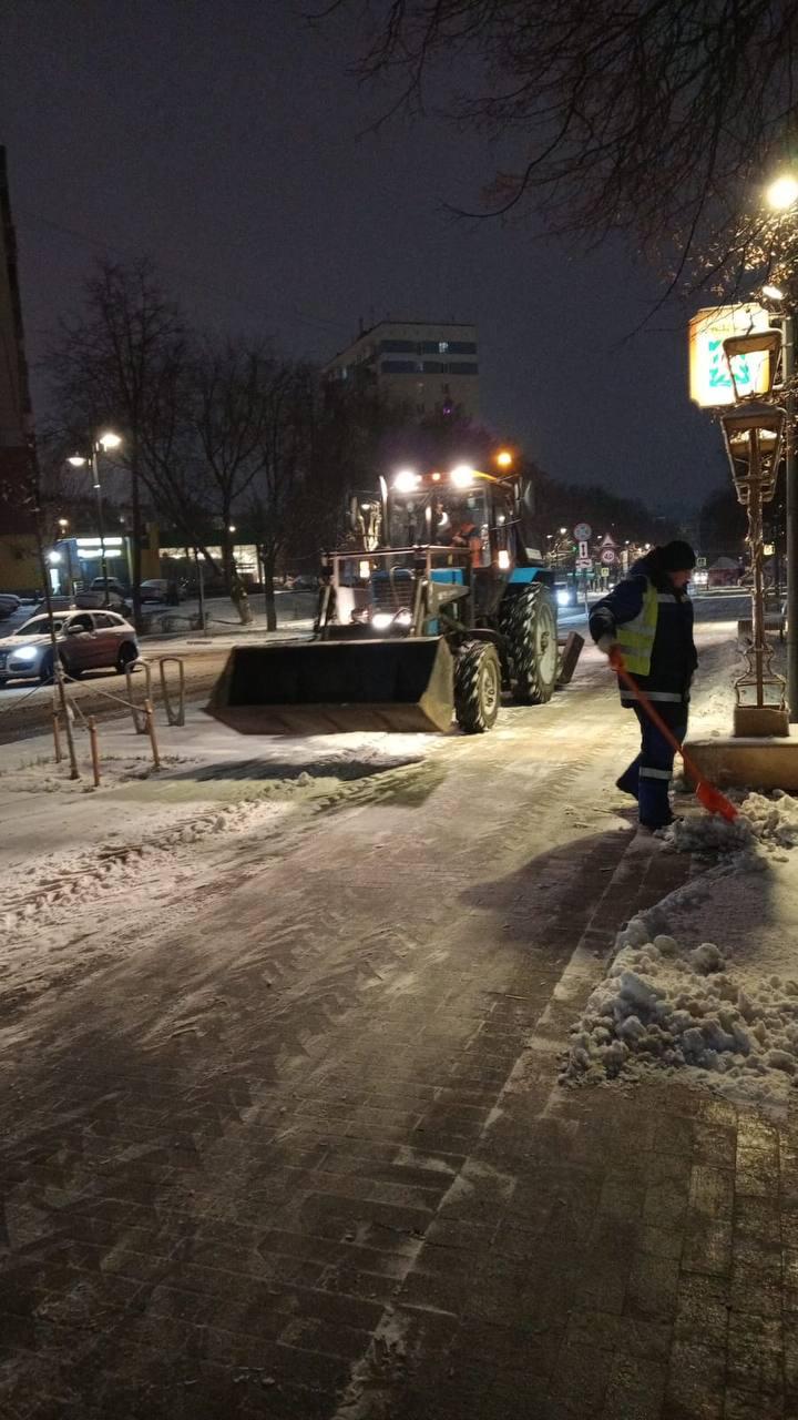 В Ленинском городском округе в связи с выпавшим снегом коммунальные службы муниципалитета начали плановую работу по очистке территорий В Ленинском городском округе в связи с выпавшим снегом коммунальные службы муниципалитета начали плановую работу по очистке территорий