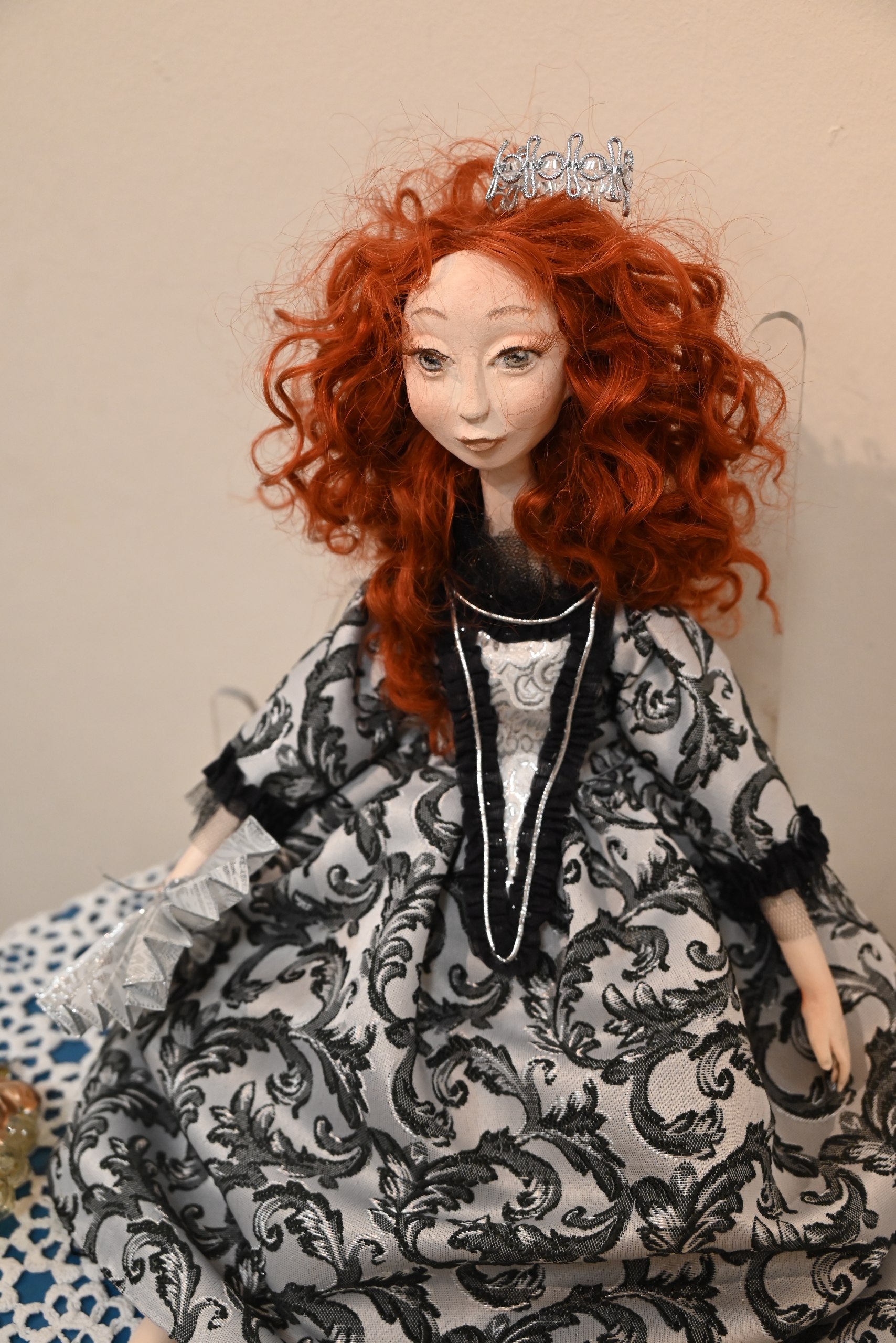 В Историко-культурном центре открылась выставка «Кукольный мир», где представили работы участниц арт-студии «Абажур» из проекта «Активное долголетие», инициированного губернатором Московской области Андреем Воробьевым В Историко-культурном центре открылась выставка «Кукольный мир», где представили работы участниц арт-студии «Абажур» из проекта «Активное долголетие», инициированного губернатором Московской области Андреем Воробьевым