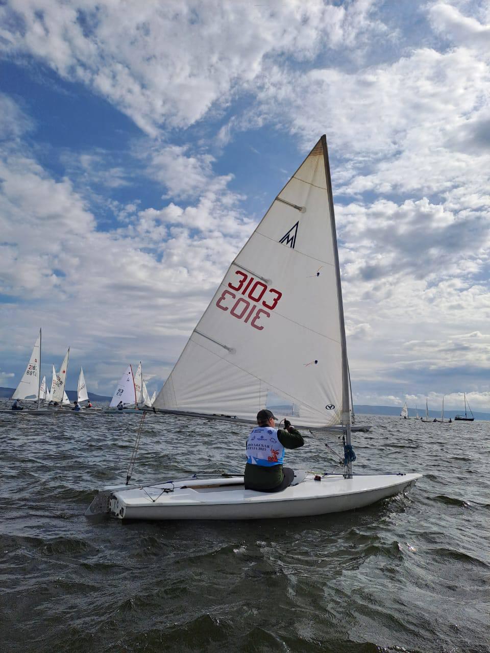 На волне: школа парусного спорта в Долгопрудном пополнила свой флот новыми яхтами На волне: школа парусного спорта в Долгопрудном пополнила свой флот новыми яхтами