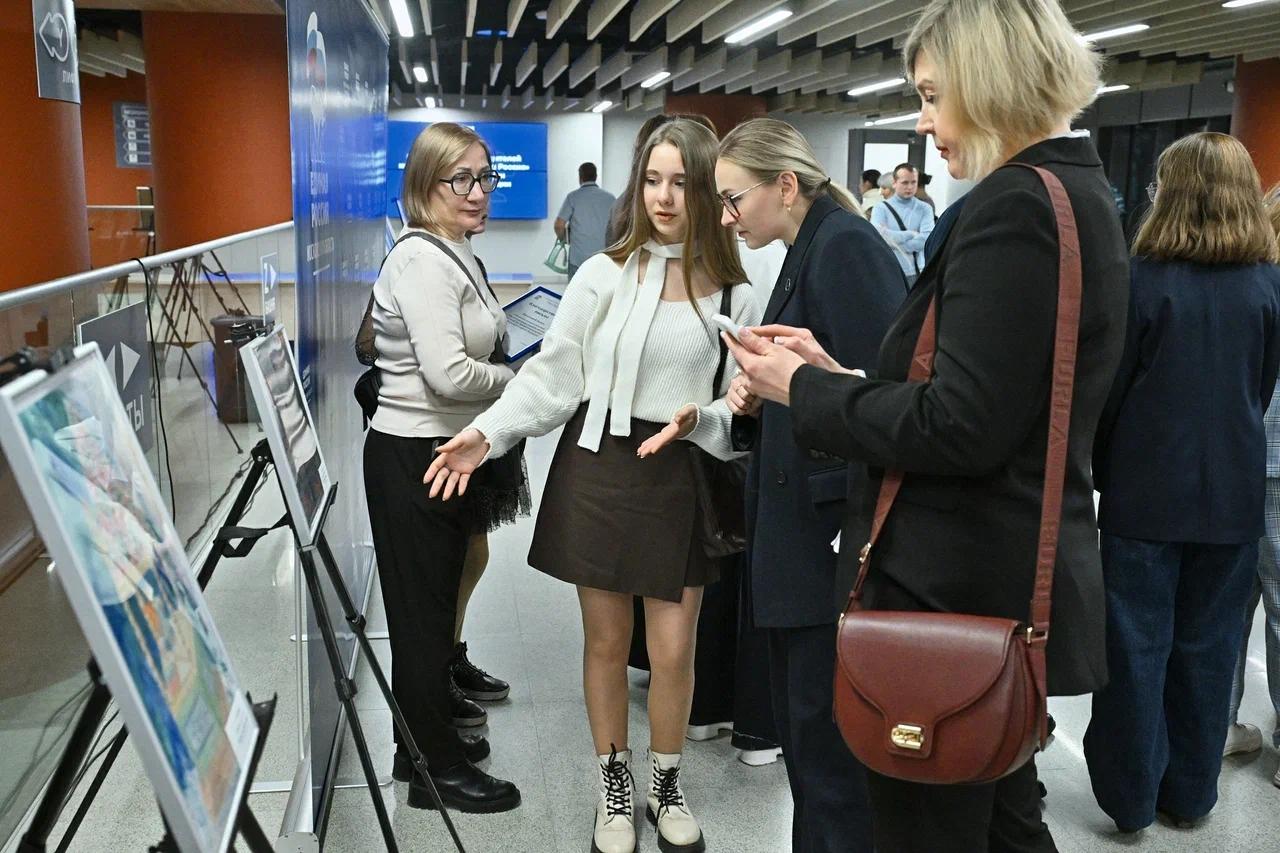 В Московской областной Думе состоялась торжественная церемония награждения победителей открытого областного конкурса рисунков «Моя Россия», приуроченная ко Дню Конституции Российской Федерации