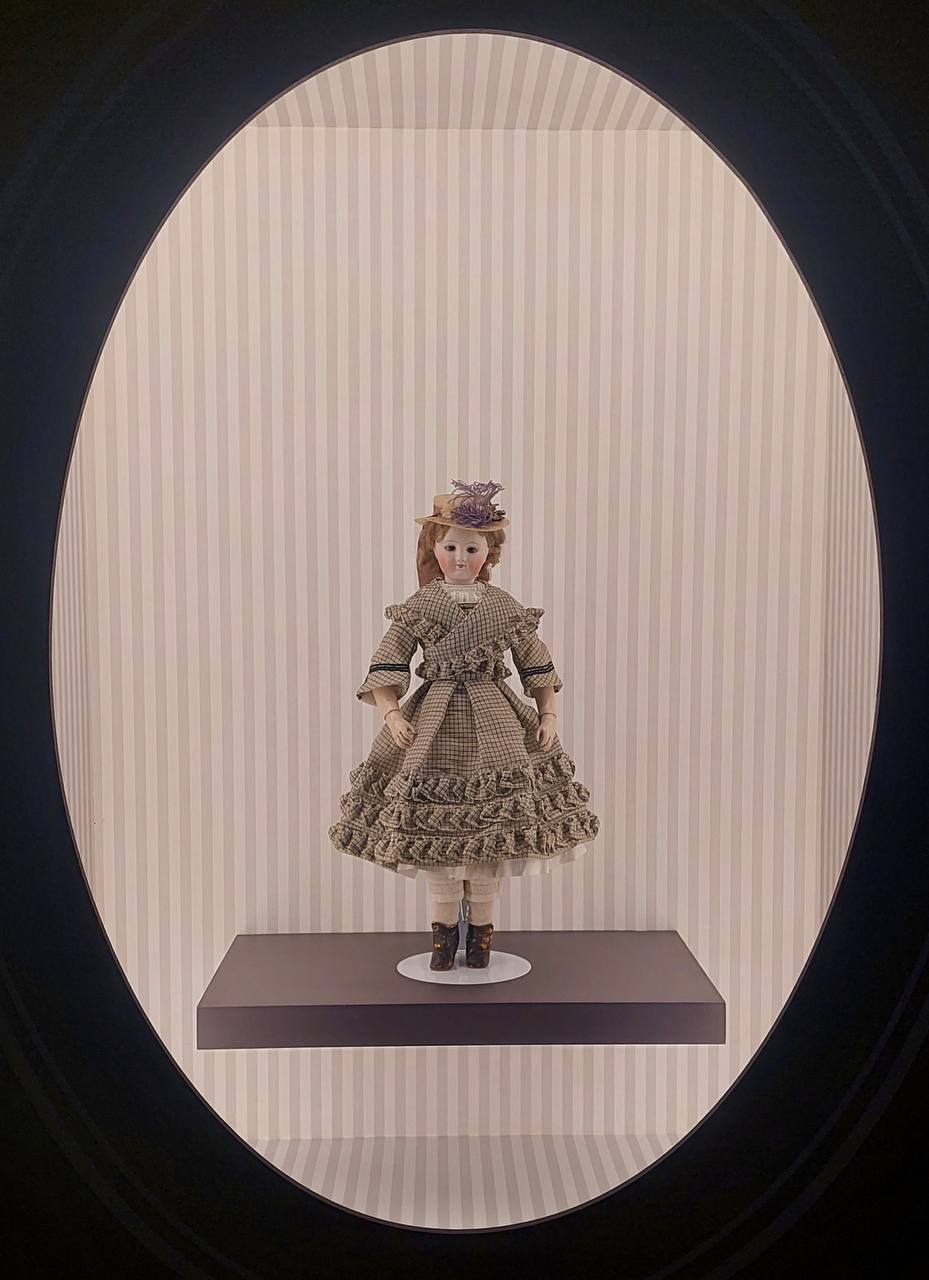 Наша кукла в Пушкинском!. Предметы из постоянной экспозиции «Люберецкий Эрмитаж» сейчас представлены на выставке «Августейшие. Куклы» в Пушкинском музее