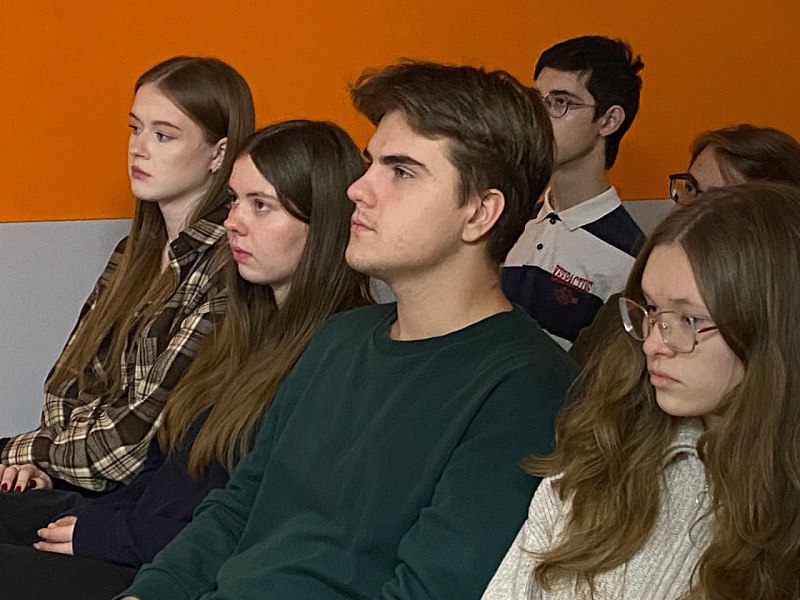 В библиотеке Воскресенска прошёл литературно-музыкальный час В библиотеке Воскресенска прошёл литературно-музыкальный час