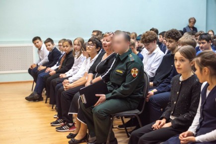 В честь Дня Конституции в реутовских школах прошли Уроки мужества