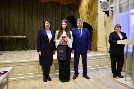 Юные солнечногорцы получили первые паспорта в День Конституции