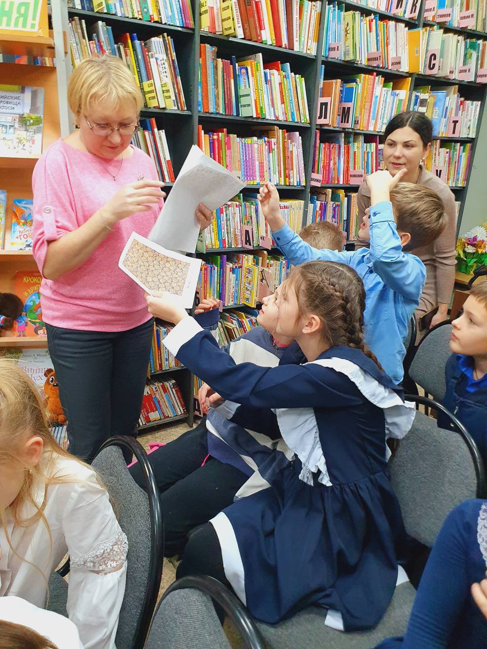 . В рамках недели информационной грамотности сотрудники Городской библиотеки №2 провели библиотечный урок «Почитаем, поиграем, отдохнём – время с пользой проведём» . В рамках недели информационной грамотности сотрудники Городской библиотеки №2 провели библиотечный урок «Почитаем, поиграем, отдохнём – время с пользой проведём»