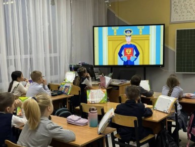 Дорогие друзья! Сегодня, в День Конституции Российской Федерации, в нашей школе царила особая, торжественная и познавательная атмосфера