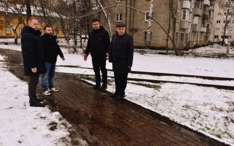 Председатель Совета депутатов Пушкинского Артём Садула совместно с депутатами Николаем Михайлиным и Александром Бушевым, а также начальником управления благоустройства администрации округа Артёмом Казаряном провели выездное...