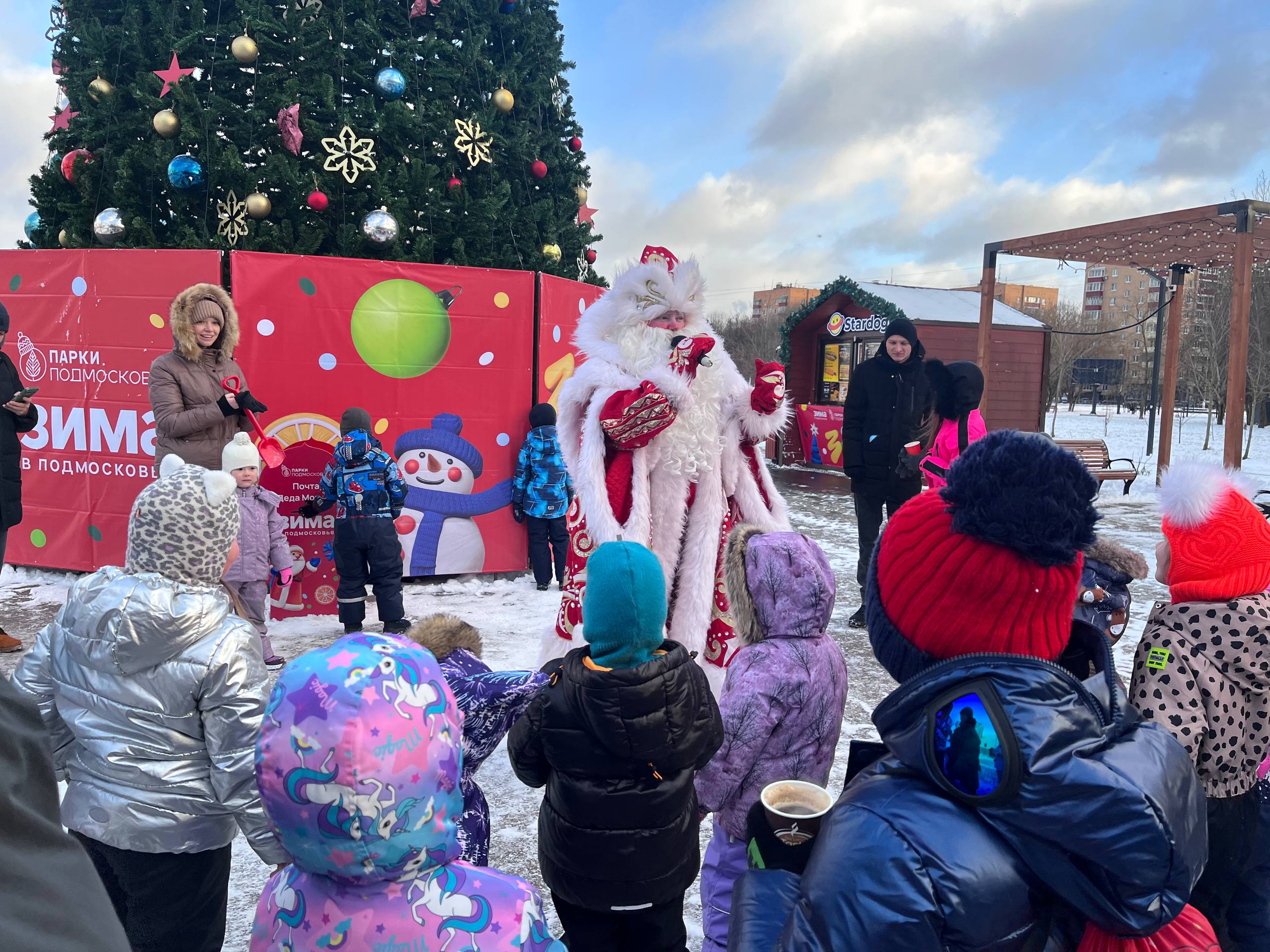 Сказка стала реальностью!. Сегодня Центральный парк Победы на один день превратился в настоящую сказку — шумную, весёлую и бесконечно добрую Сказка стала реальностью!. Сегодня Центральный парк Победы на один день превратился в настоящую сказку — шумную, весёлую и бесконечно добрую