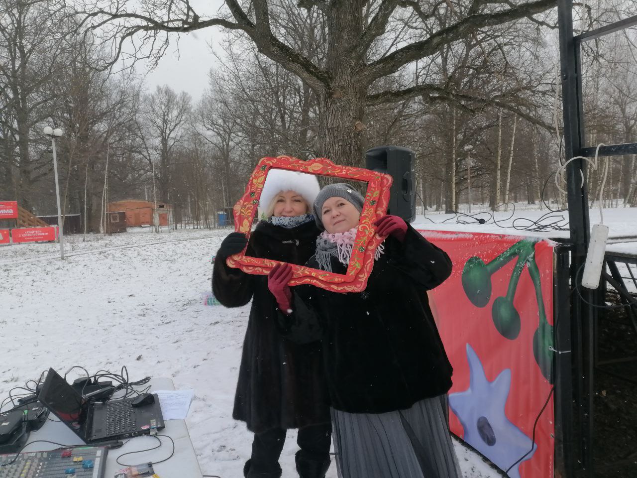 Наши новости. Творческий коллектив Дома Культуры «Радуга» организовал праздничную программу «Проказница Зима» в парке «Дубки» с. Троицкое Наши новости. Творческий коллектив Дома Культуры «Радуга» организовал праздничную программу «Проказница Зима» в парке «Дубки» с. Троицкое