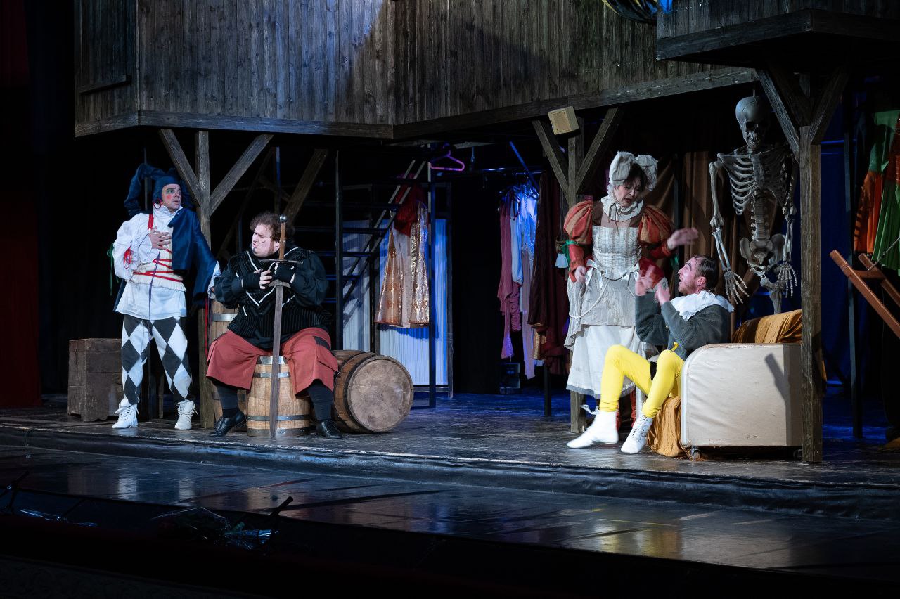 «Двенадцатая ночь» в Серпухове: клубок шекспировских ошибок распутывают на сцене «Двенадцатая ночь» в Серпухове: клубок шекспировских ошибок распутывают на сцене